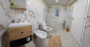 a bathroom with a white toilet and a sink and a toilet istg at 4Rest Apartment in Piatra Neamţ +6 photos