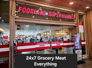 Supermarket nebo jiné obchody v  apartmánu nebo okolí