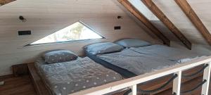 Postel nebo postele na pokoji v ubytování Tiny house Roman