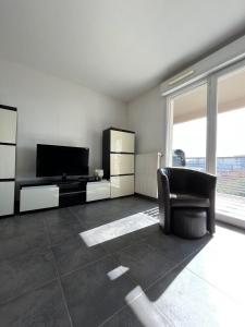 Μια τηλεόραση ή/και κέντρο ψυχαγωγίας στο FRGK "Studio Pablo Heart of Antibes"