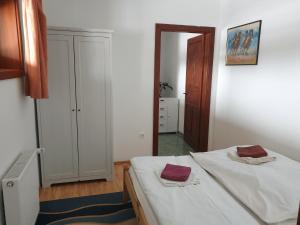 Postel nebo postele na pokoji v ubytování Kerca Bio Farm
