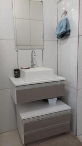 Ένα μπάνιο στο Dormitório em residencia central