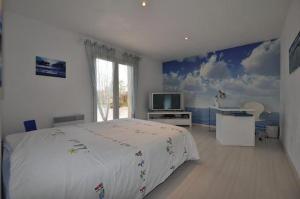 Ένα ή περισσότερα κρεβάτια σε δωμάτιο στο Chambre d hôtes dans villa