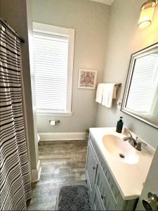 Koupelna v ubytování Expansive Ohio City Home