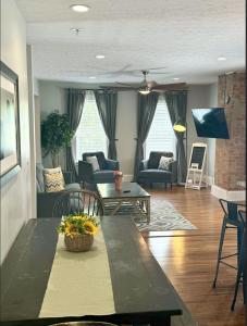 Imagen de la galería de Spacious Ohio City District Home, en Cleveland