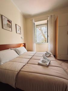 A bed or beds in a room at Hotel Villa Robinia