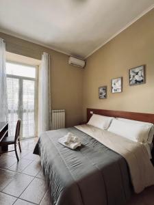 A bed or beds in a room at Hotel Villa Robinia