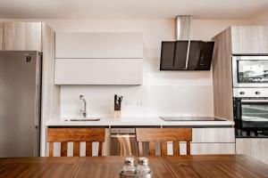Η κουζίνα ή μικρή κουζίνα στο Lovely FamilyFriendly 2BR Condo D11 in Playa Venao