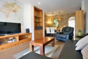 a living room with a tv and a couch at Benahavis Penthouse Apartment in Benahavís