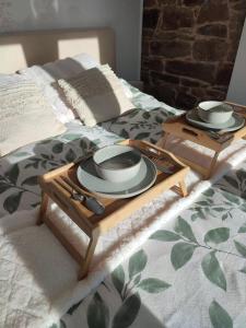 Rúm í herbergi á L'Olivine Chambre d'hôtes