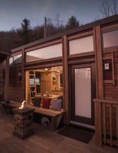 Gallery image of Mountain High Aster a tranquil tiny home nestled high in the mountains near Boone, NC in Vilas +23 photos