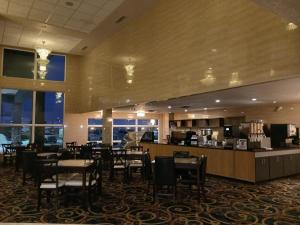 Restaurace v ubytování Days Inn & Suites by Wyndham Fort Saskatchewan