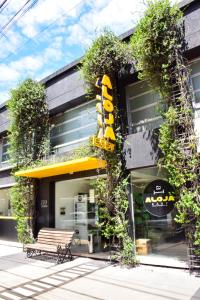 El edificio en el que está el hotel cápsula