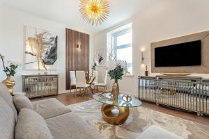 TV a/nebo společenská místnost v ubytování Fiorentina Apartment - 10 mins walk from town