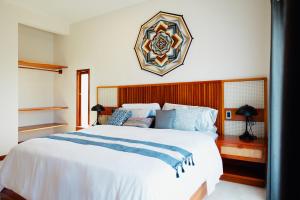 Postel nebo postele na pokoji v ubytování Ha'as Naj Suites Bananas + 85 fotografií