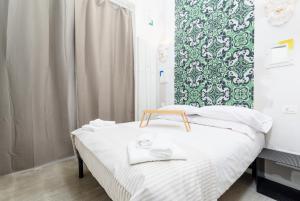 a small bedroom with a bed and a green wall at Centro Torino - Chambre Sibilla Cumana - by Cesare Marretti in Turin