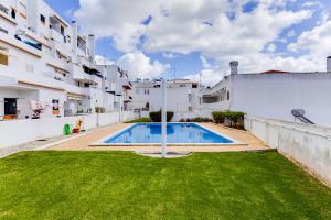 Bazén v ubytování T1 Albufeira city centre nebo v jeho okolí