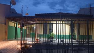a bird cage in front of a building at Apto próx ao Shopping in Rondonópolis