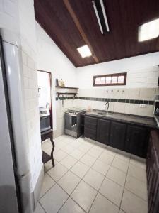 a kitchen with a sink and a stove at Aconchego em Gravatá! Temporada in Gravatá