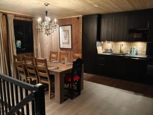 Η κουζίνα ή μικρή κουζίνα στο Trysil turistesenter hytte +22 φωτογραφίες