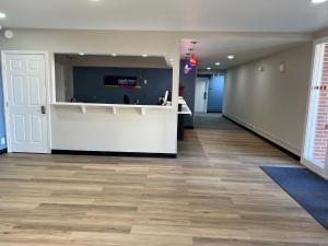 an empty office lobby with a reception desk and aoice at Park Inn by Radisson in San Antonio