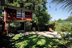 Κήπος έξω από το Refúgio no Jd. Botânico - Piscina, Sauna e Natureza