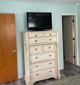 Foto dalla galleria di Sleeps 6, Pet friendly, Hot tub a Kill Devil Hills