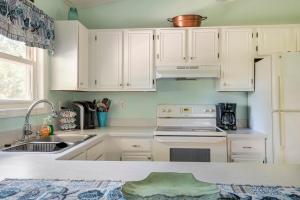 Foto dalla galleria di Sleeps 6, Pet friendly, Hot tub a Kill Devil Hills