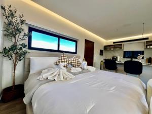 Ένα ή περισσότερα κρεβάτια σε δωμάτιο στο Sunset Studio