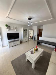 Μια τηλεόραση ή/και κέντρο ψυχαγωγίας στο Casa Tamarán