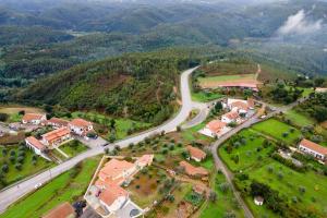 an aerial view of a village in the mountains at Casa do rochio in Mucelão
