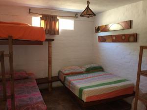 a room with two bunk beds in it at Hospedaje Casa Máncora in Máncora