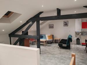 a living room filled with furniture and a loft at Les 3 Frontières Luxembourg Grand Parking Wifi in Herserange