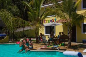 Bazén v ubytování Wipeout Hostel nebo v jeho okolí