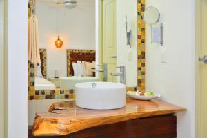 Vannituba majutusasutuses Unic Design Hotel & Restaurant- 5th Avenue