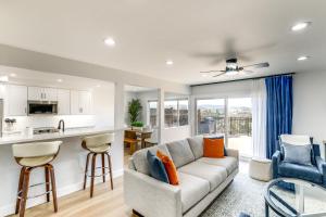 A seating area at Balconies and Views Modern Abode in Poway!