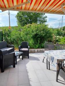 Zahrada ubytování Family-friendly apartments with swimming pools Krasica, Rijeka - 18059