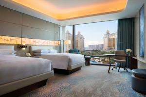 Voodi või voodid majutusasutuse JW Marriott Hotel Macau toas