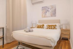 Una cama o camas en una habitación de Centrally located apartment in Madrid