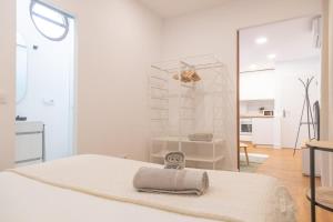 Una cama o camas en una habitación de Centrally located apartment in Madrid