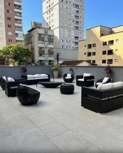 a patio with couches and tables in a city at Royal Luxury 305 in Poços de Caldas