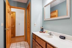 Фотография из галереи Smoky Arrow by Beyond Expectations wHot Tub Bar в городе Севьервилл +36 фотографий