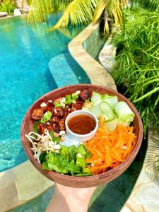 Makanan di atau berdekatan hotel