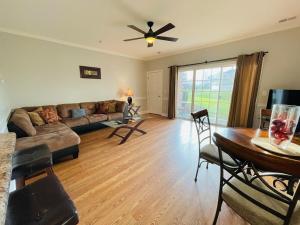 TV a/nebo společenská místnost v ubytování First floor gorgeous condo in Myrtle Beach