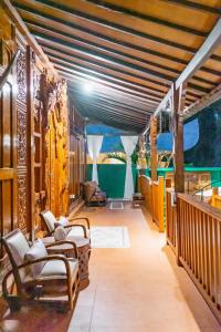 Μια τηλεόραση ή/και κέντρο ψυχαγωγίας στο Rose Villas, 1 bedroom Villa and 2 bedroom Villa