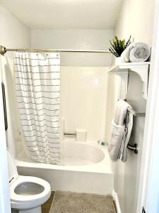 Fotografie z fotogalerie ubytování Cactus Casino with game room next to Yaamava Casino v destinaci Highland