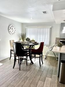 Fotografie z fotogalerie ubytování Cactus Casino with game room next to Yaamava Casino v destinaci Highland