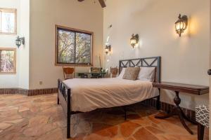 Ένα ή περισσότερα κρεβάτια σε δωμάτιο στο 14 Guests 5BR 2BA At-Home Gym & Spacious Living