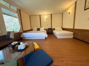 Una cama o camas en una habitación de 福緣山莊 桃園市民宿004號