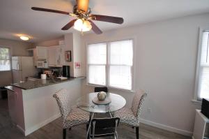 Η κουζίνα ή μικρή κουζίνα στο Joan's Caribbean Hideaway